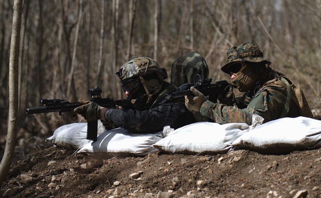 Joueur airsoft adhérent de l'ARI avec équipement complet